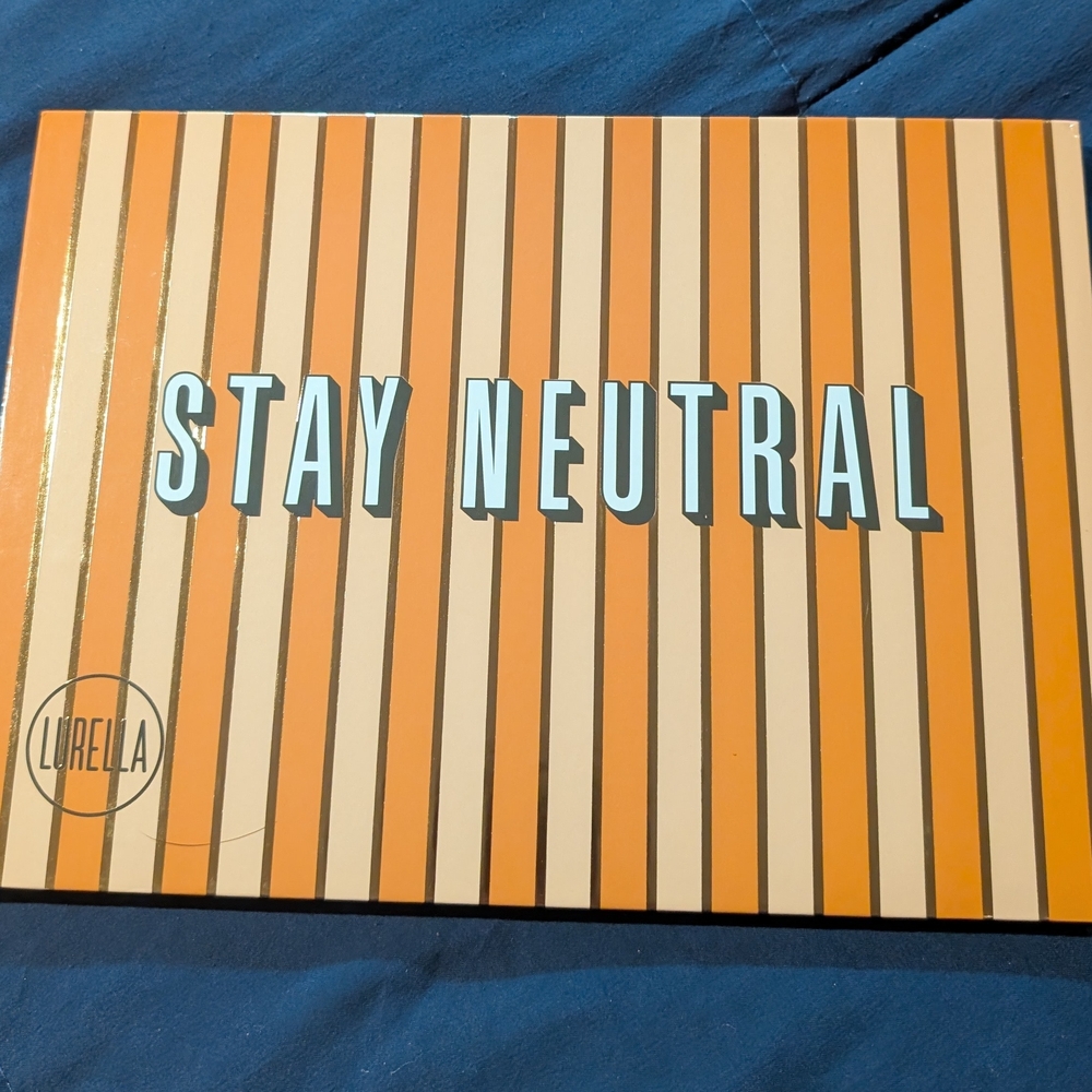 Lurella Stay Neutral Eyeshadow Palette - Picture 2 of 3